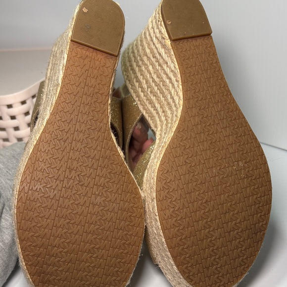 Micheal kors size 8 Sparkling Gold 5” Wedge zip up Sandals fc5. Stunning!!! - Picture 6 of 10